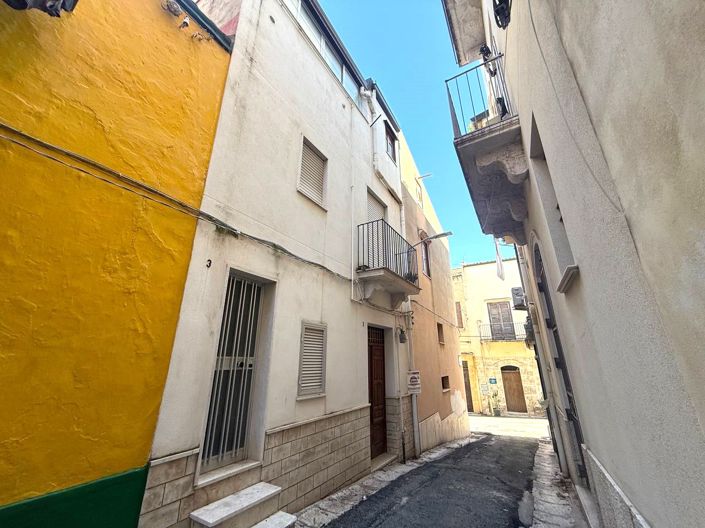 Image No.2-4 Bed House for sale