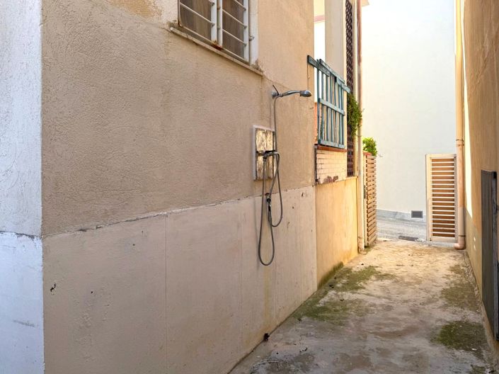 Image No.21-2 Bed House for sale