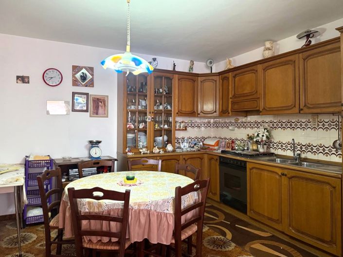 Image No.6-4 Bed House for sale