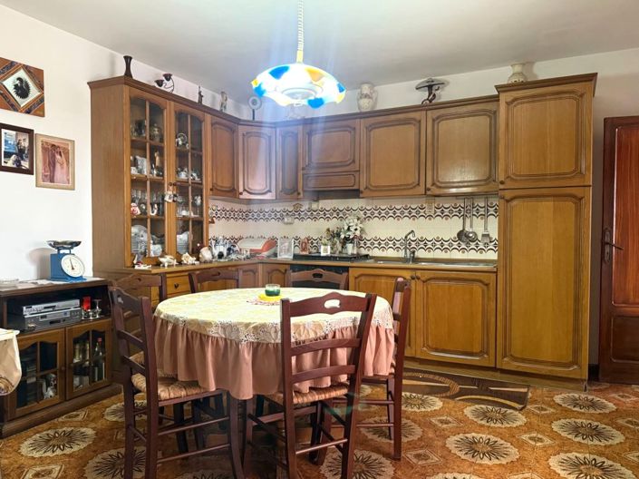 Image No.8-4 Bed House for sale