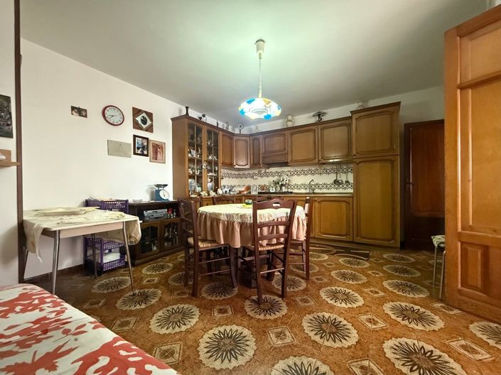 Image No.9-4 Bed House for sale