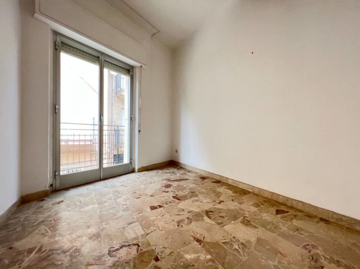 Image No.18-3 Bed House for sale