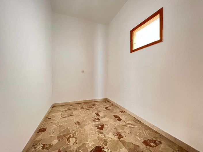 Image No.19-3 Bed House for sale