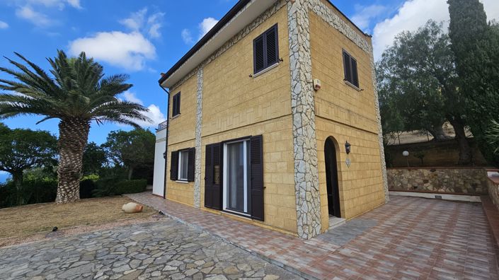 Trabia, Villa