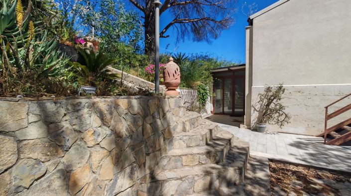 Image No.25-2 Bed Villa for sale