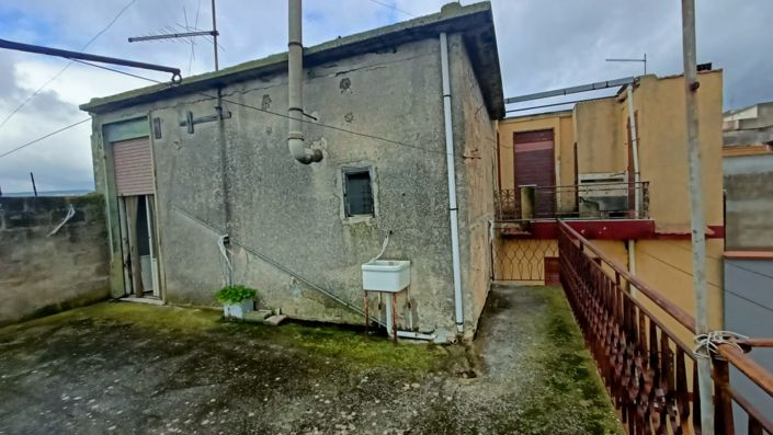 Image No.29-2 Bed House for sale