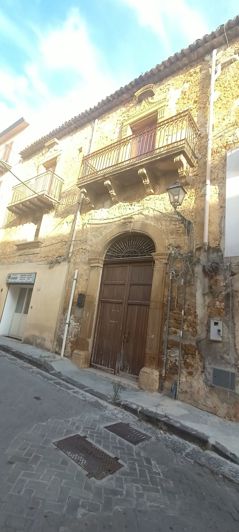 Image No.8-2 Bed House for sale