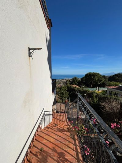 Image No.41-5 Bed Villa for sale