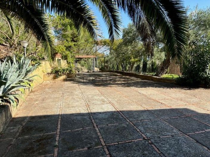 Image No.20-3 Bed Villa for sale