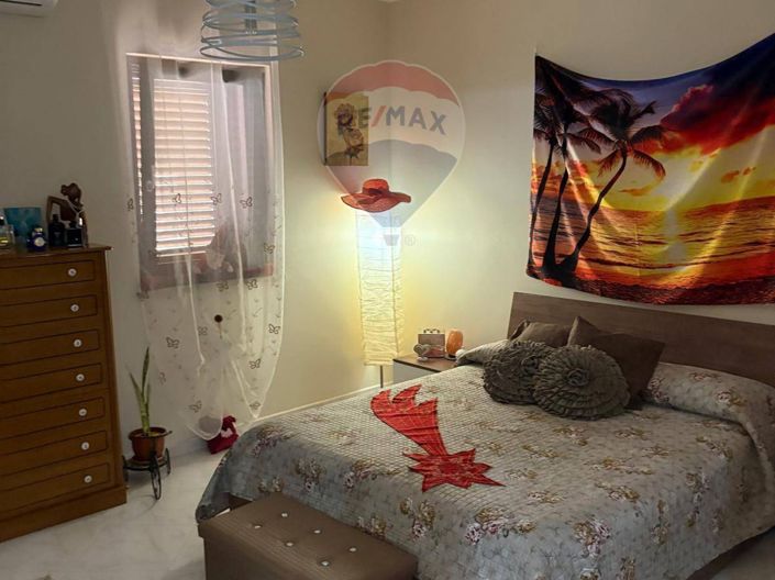 Image No.3-5 Bed Villa for sale