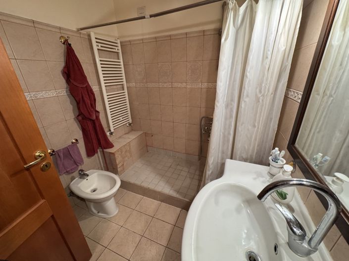 Image No.18-2 Bed House for sale