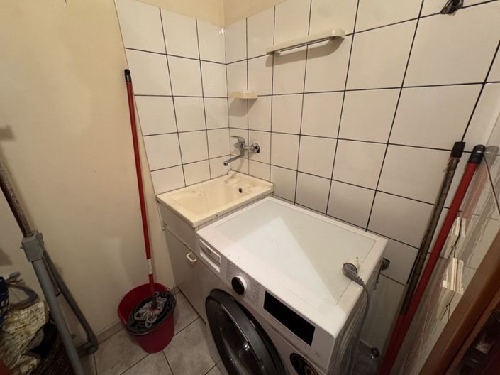 Image No.5-2 Bed House for sale