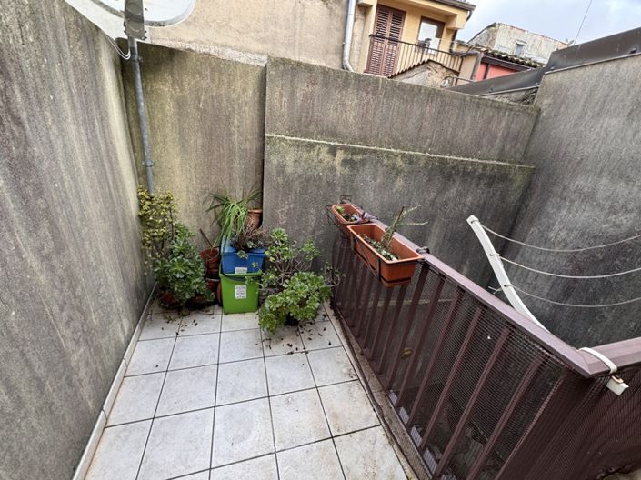 Image No.9-2 Bed House for sale