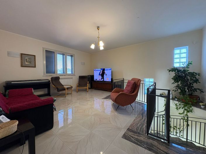 Image No.20-2 Bed Villa for sale