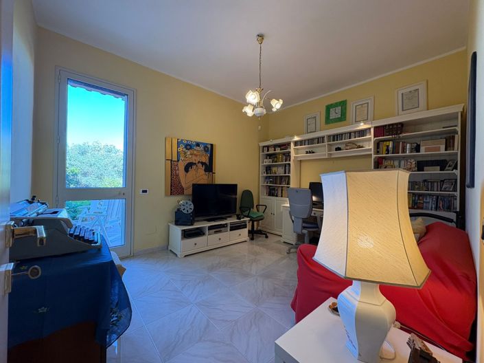Image No.28-2 Bed Villa for sale