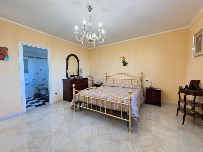 Image No.29-2 Bed Villa for sale