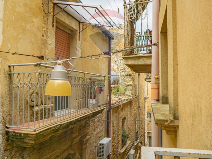 Image No.9-1 Bed House for sale