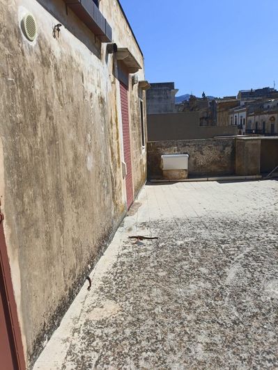 Image No.38-2 Bed House for sale