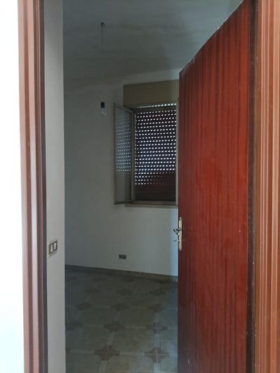 Image No.8-2 Bed House for sale