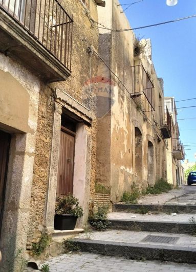 Image No.2-Propriété de 3 chambres à vendre à Caltagirone