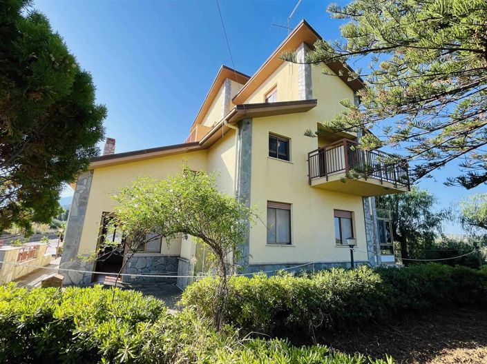 Image No.2-Villa de 6 chambres à vendre à Lascari
