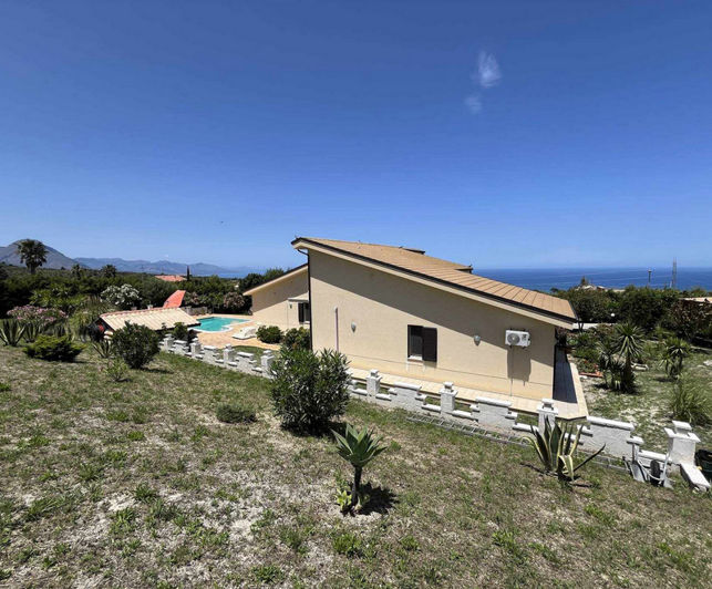 Image No.2-Villa de 4 chambres à vendre à Campofelice di Roccella