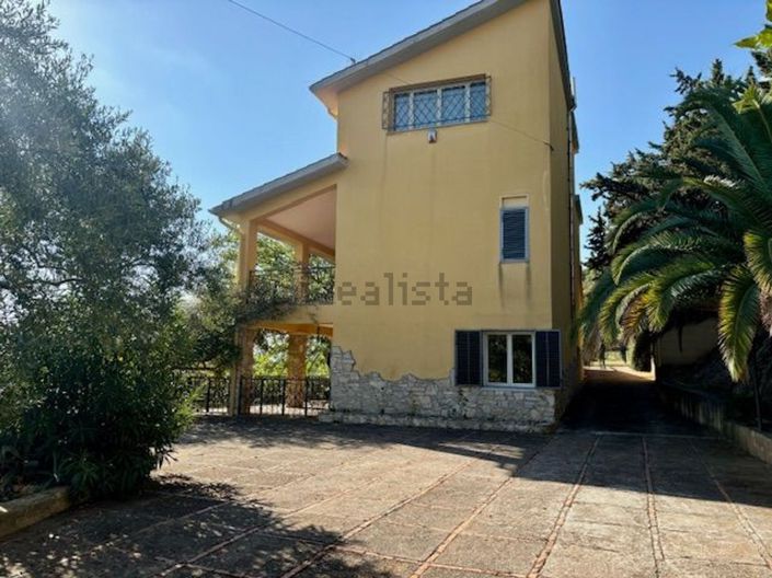 Image No.2-3 Bed Villa for sale