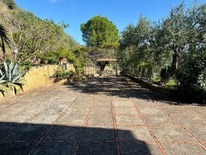 Image No.4-3 Bed Villa for sale