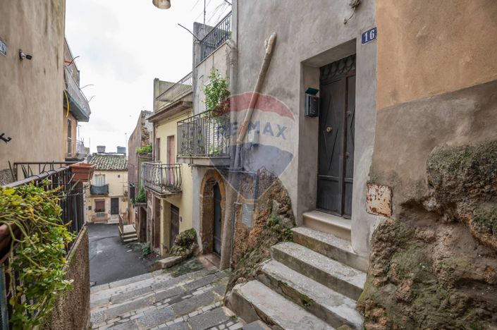 Image No.2-Maison de 2 chambres à vendre à Caltagirone