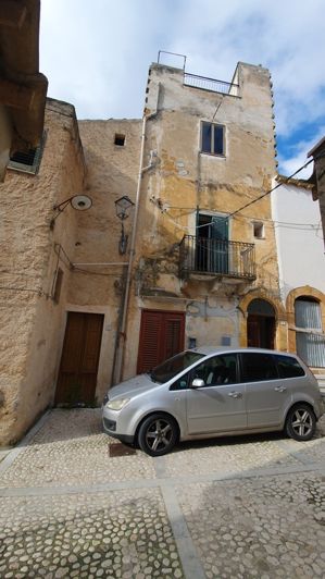Image No.5-2 Bed House for sale