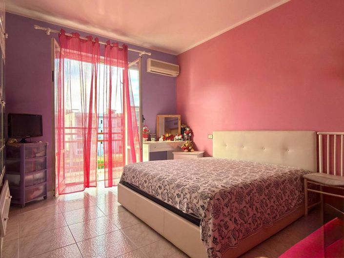 Image No.14-3 Bed House for sale