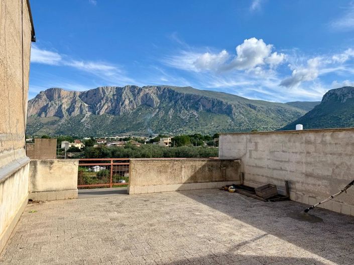 Image No.20-3 Bed House for sale