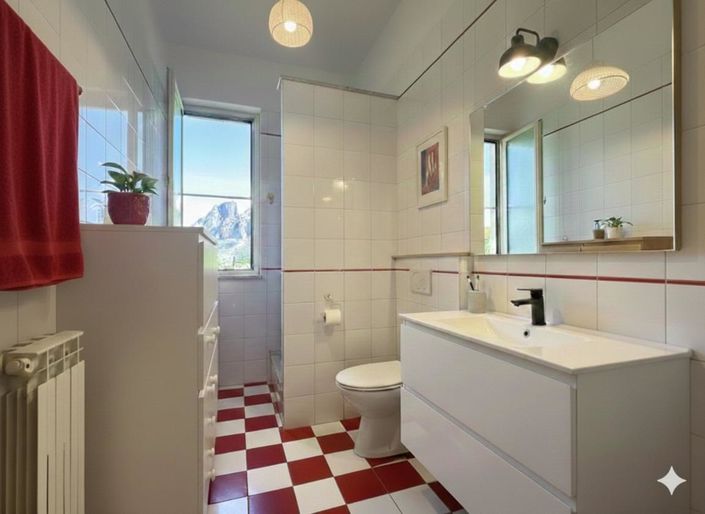 Image No.9-3 Bed House for sale