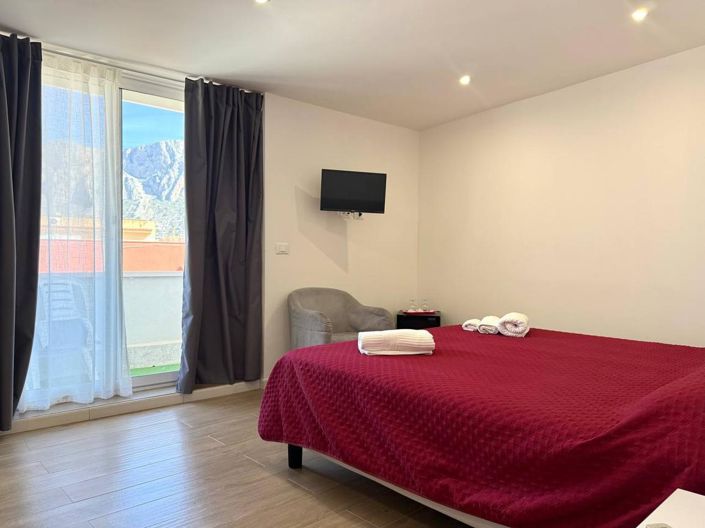 Image No.16-6 Bed Apartment for sale