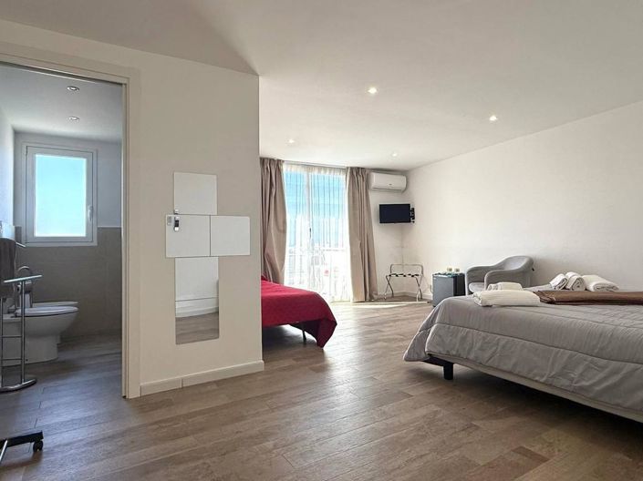 Image No.18-6 Bed Apartment for sale