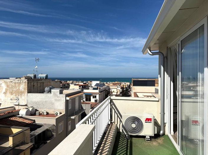 Image No.20-6 Bed Apartment for sale