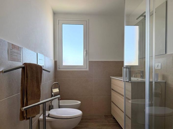 Image No.21-6 Bed Apartment for sale