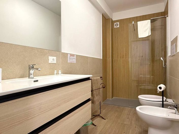 Image No.22-6 Bed Apartment for sale