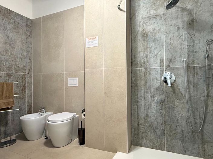 Image No.25-6 Bed Apartment for sale