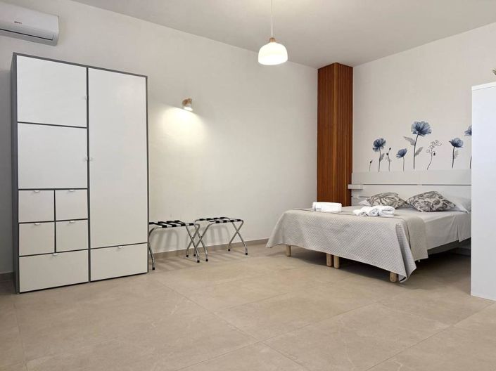 Image No.28-6 Bed Apartment for sale