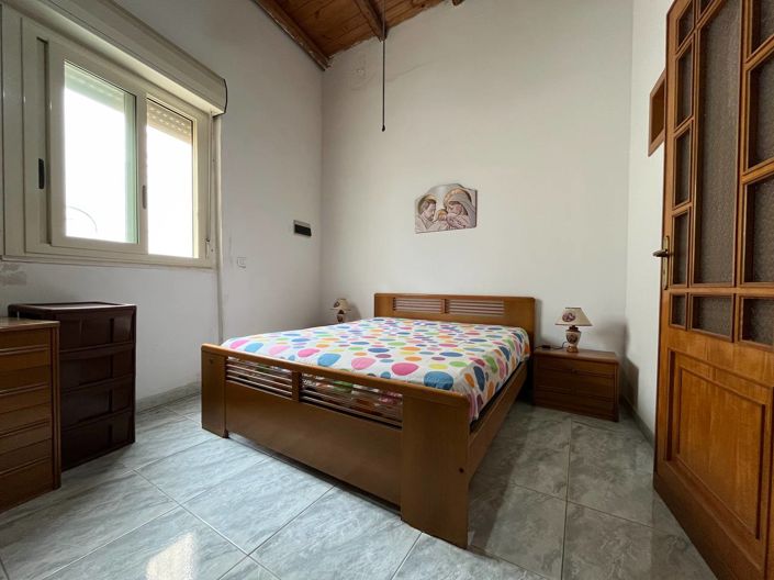 Image No.13-2 Bed House for sale