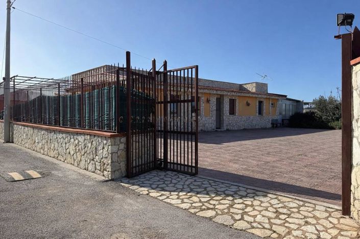 Image No.2-Villa de 6 chambres à vendre à Cinisi