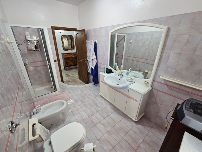 Image No.15-4 Bed Villa for sale