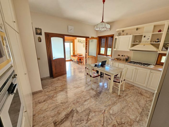 Image No.25-4 Bed Villa for sale