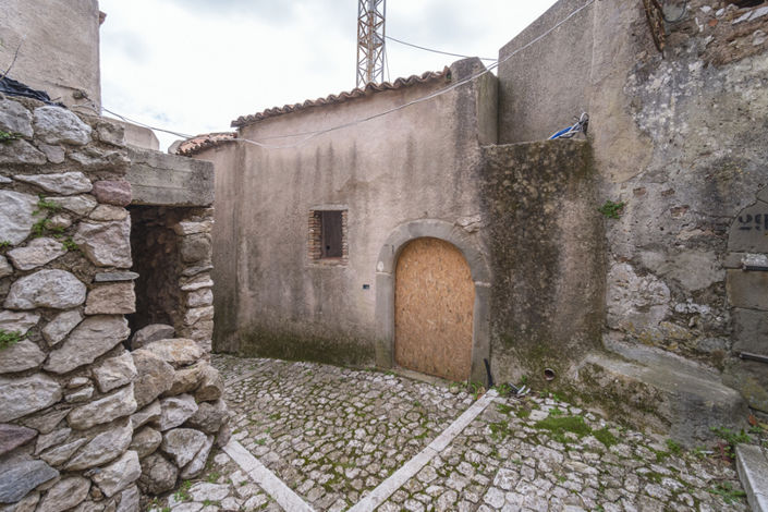 Image No.10-18 Bed House for sale