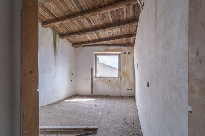 Image No.12-18 Bed House for sale