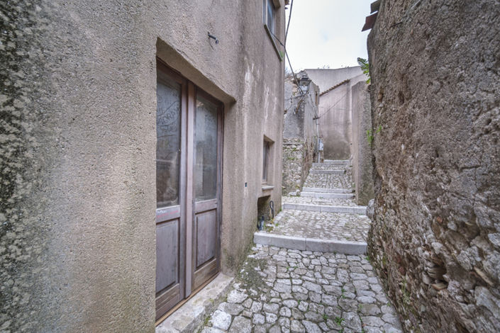 Image No.19-18 Bed House for sale