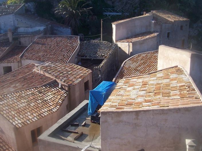 Image No.28-18 Bed House for sale