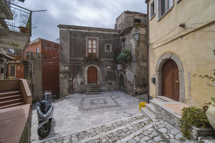 Image No.3-18 Bed House for sale