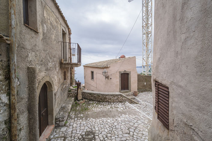 Image No.35-18 Bed House for sale